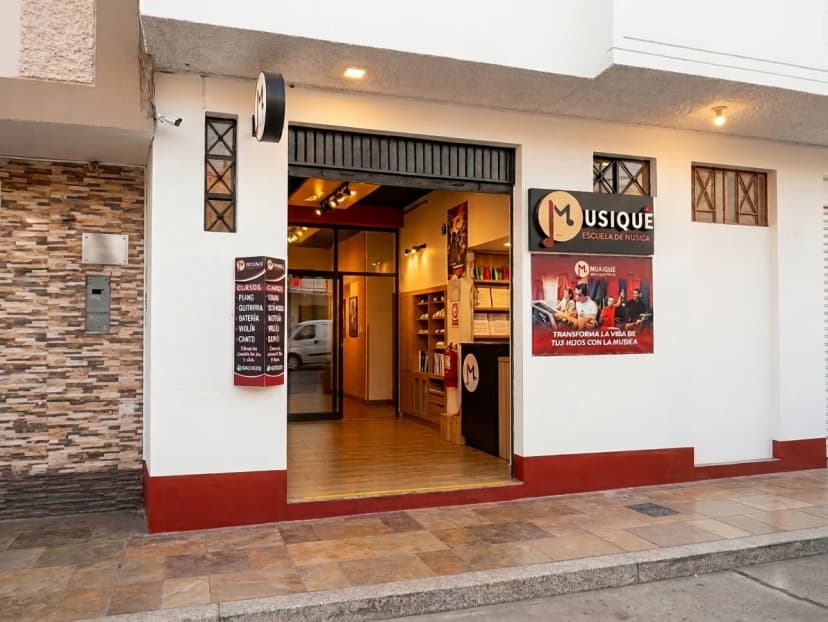 Fachada Musiqué Huaraz Centro